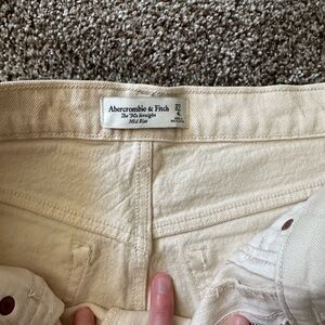 Abercrombie Women's
Mid Rise 90s Straight Jean, BoneMid Rise 90s Straight Jean